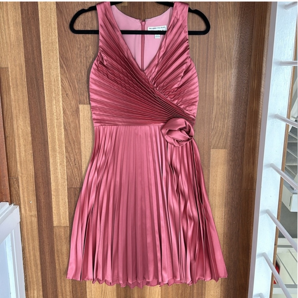 Elegant Pink Midi Dress